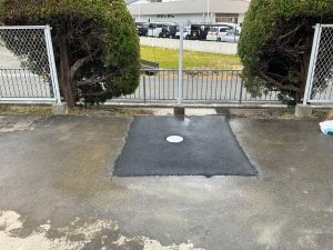 写真７　開削部施工状況（桝設置仮舗装完了）